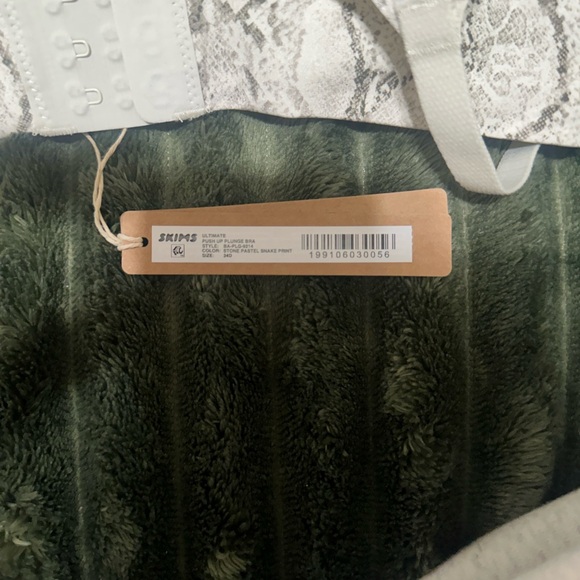 SKIMS White Snake Print Bra - Picture 2 of 2